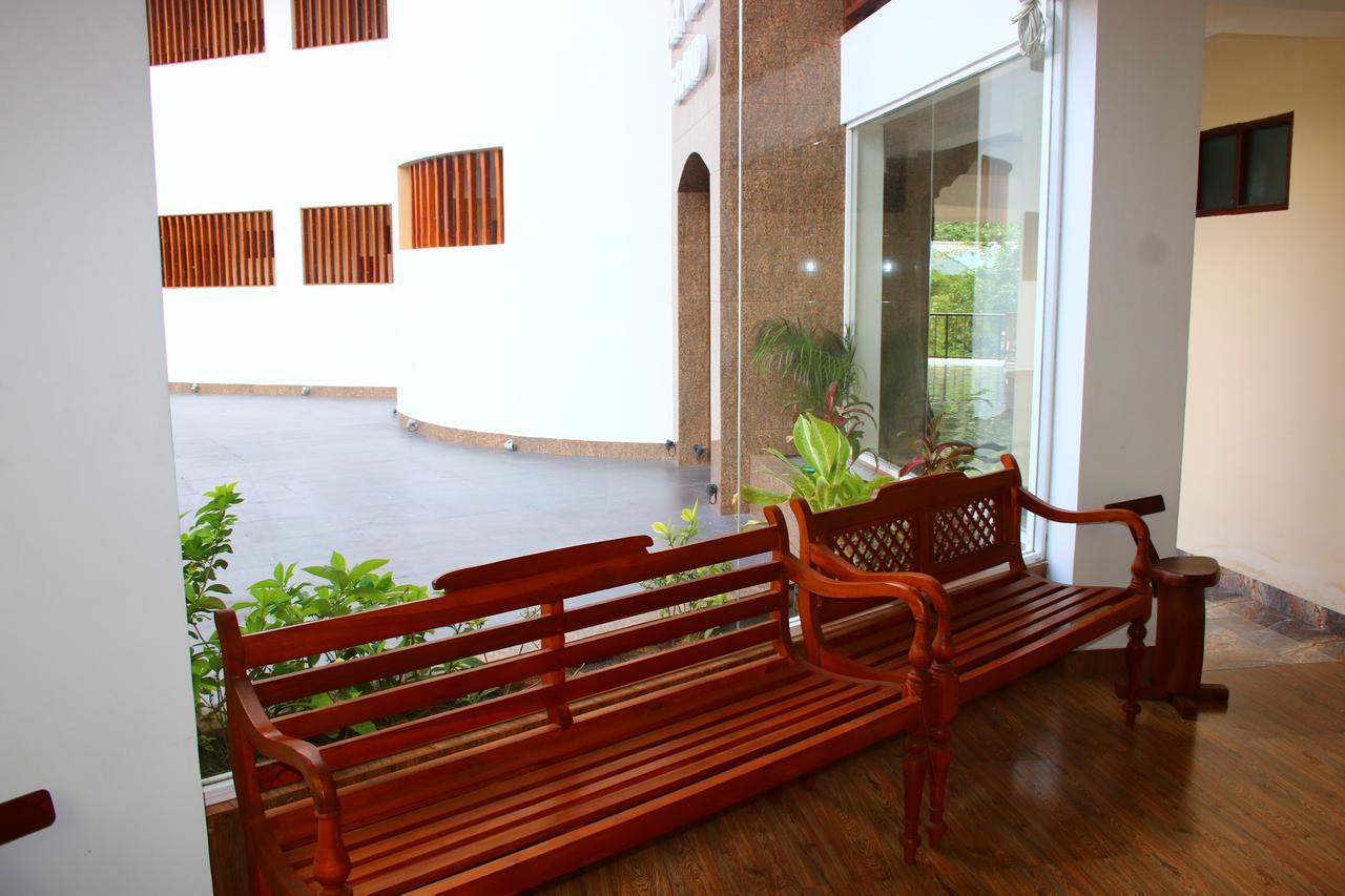 Sky View Grand Hotel Kandy Exterior photo